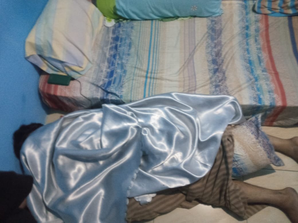 Anggota jajaran Polsek Panongan saat melakukan olah TKP penemuan jenazah di sebuah kontrakan di wilayah Kecamatan Panongan, Kabupaten Tangerang. - thewasesanews.com