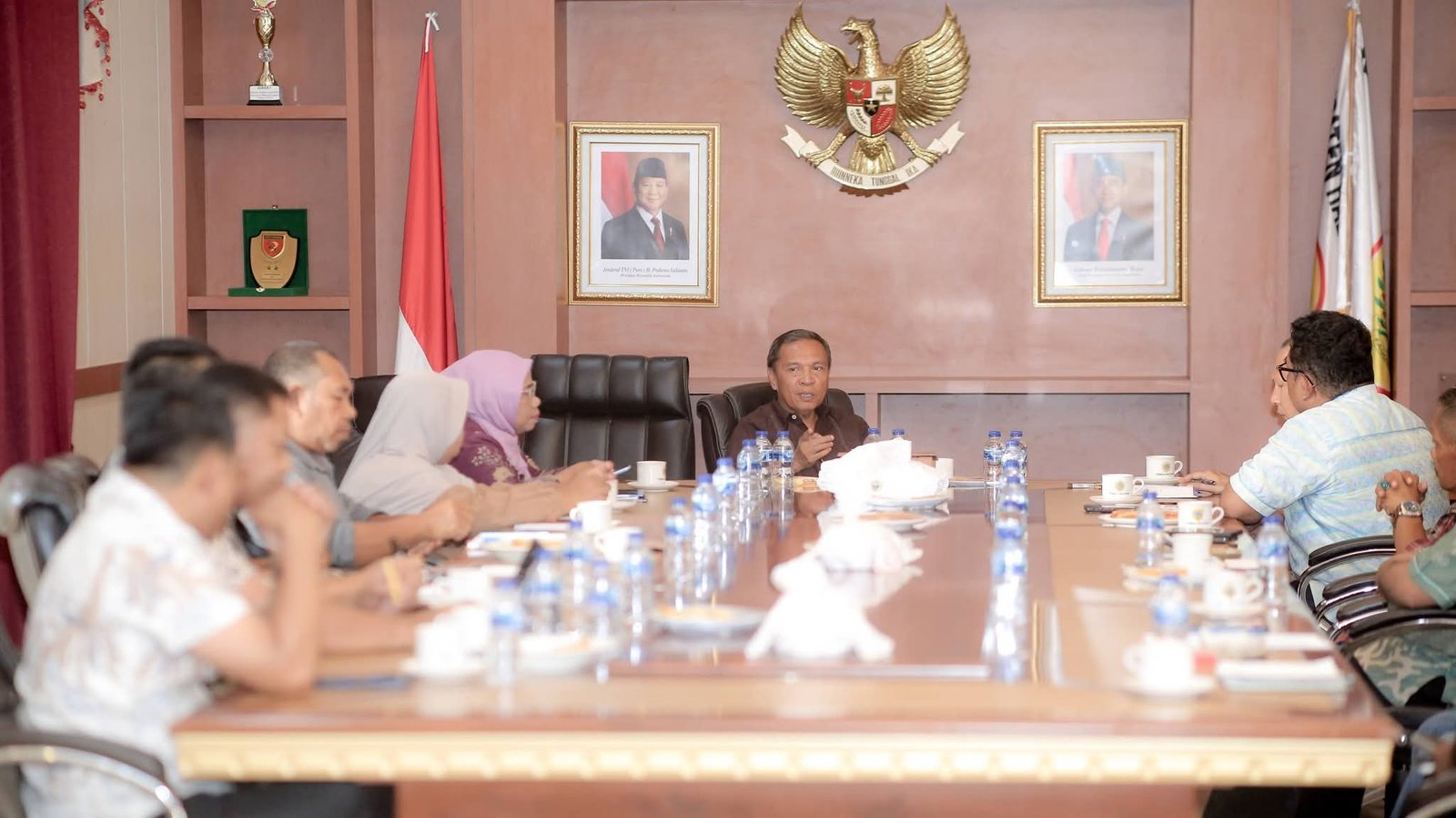 Bupati Halmahera Tengah Terima Kunjungan DPRD Halbar di Bukit Loiteglas. - thewasesanews.com