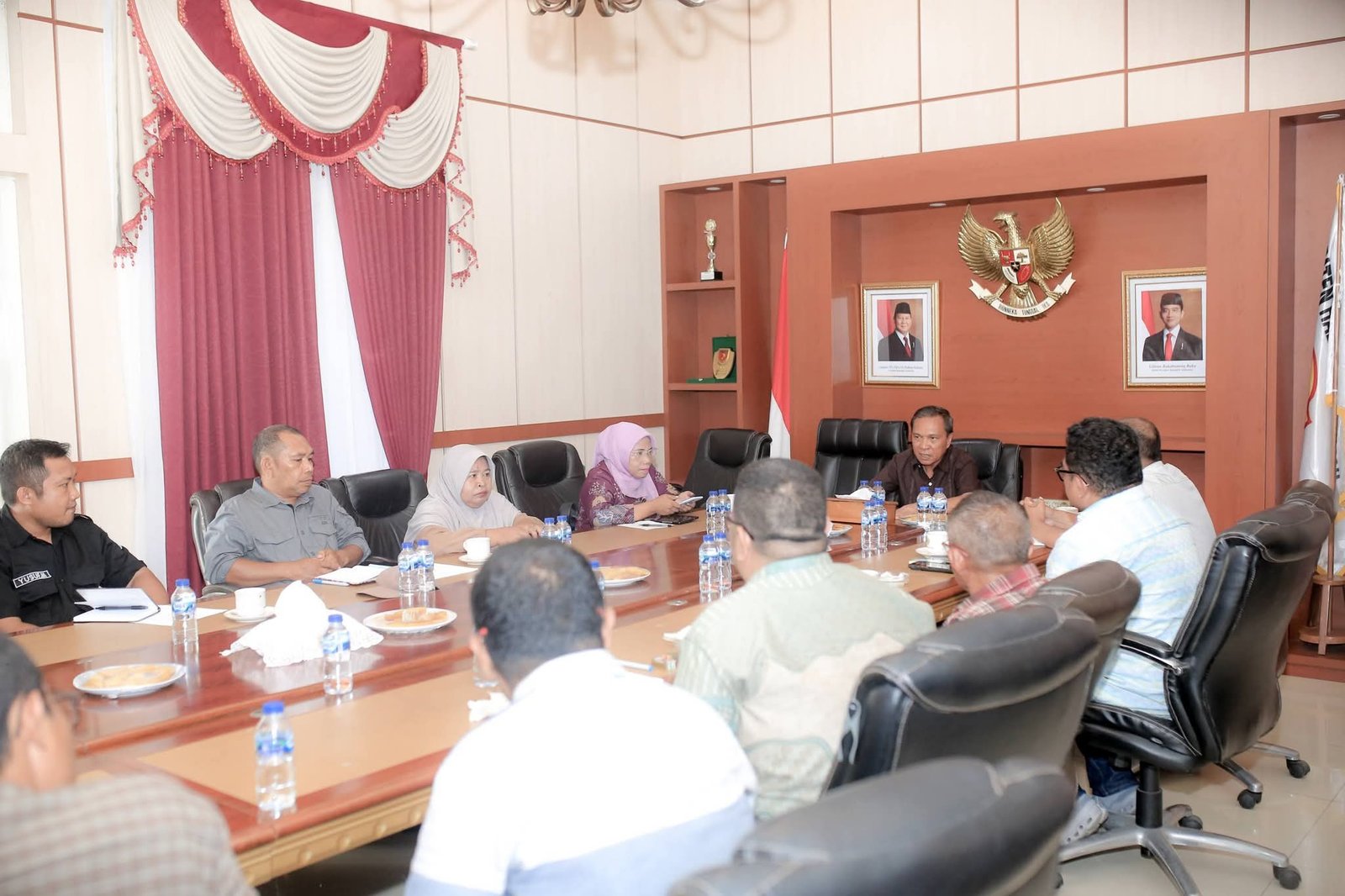 Bupati Halmahera Tengah Terima Kunjungan DPRD Halbar di Bukit Loiteglas. - thewasesanews.com