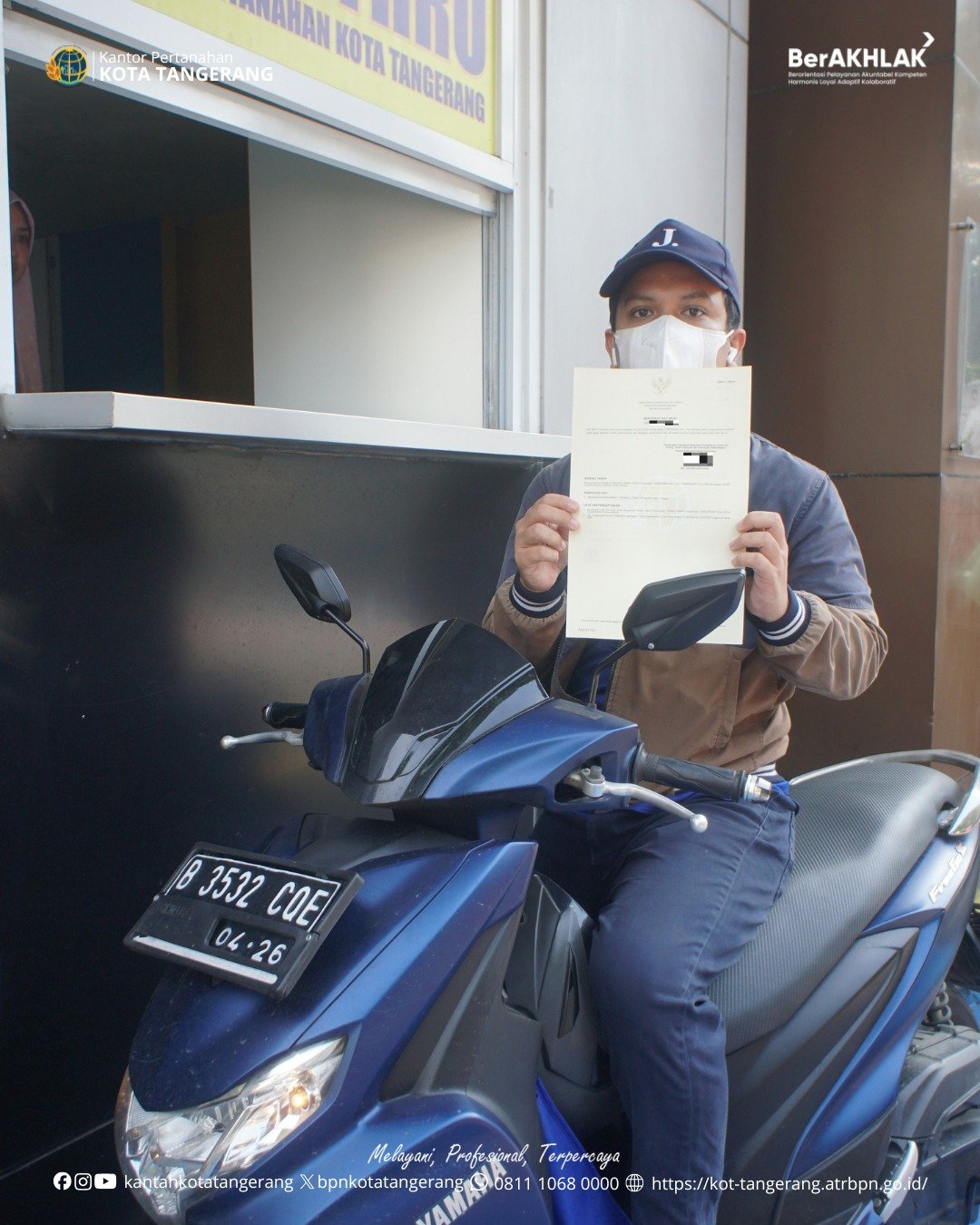 Suasana operasional BPN Kota Tangerang Layanan Drive Thru saat warga mengambil sertipikat tanah. - thewasesanews.com