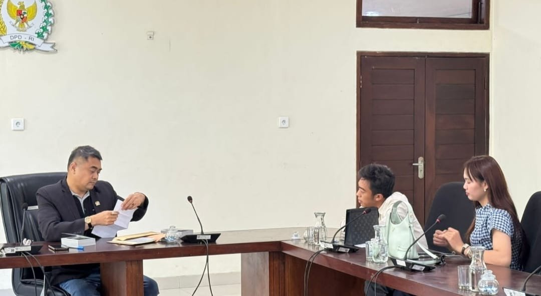 Made Hiroki saat memperkenalkan Alat Pemusnah Sampah Tanpa Asap berteknologi Jepang untuk solusi sampah Bali. - thewasesanews.com