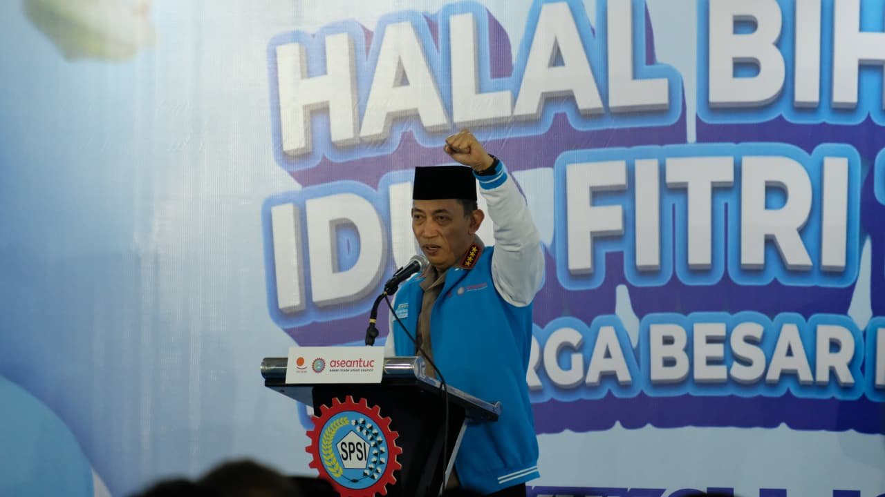 Kapolri Jenderal Pol Listyo Sigit Prabowo saat bersilaturahmi dengan buruh KSPSI di PT KMK Global Sport Tangerang. - thewasesanews.com