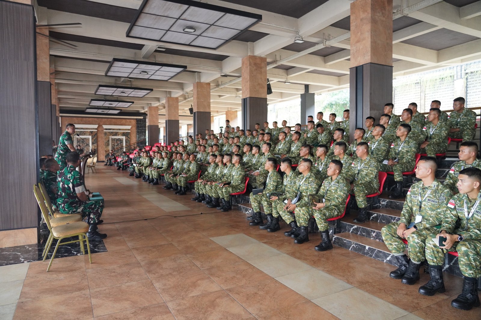 Kasad Jenderal TNI Maruli Simanjuntak memberikan pengarahan kepada 100 perwira calon Danyon dan Danki yang akan menempuh pendidikan di Pakistan. - thewasesanews.com