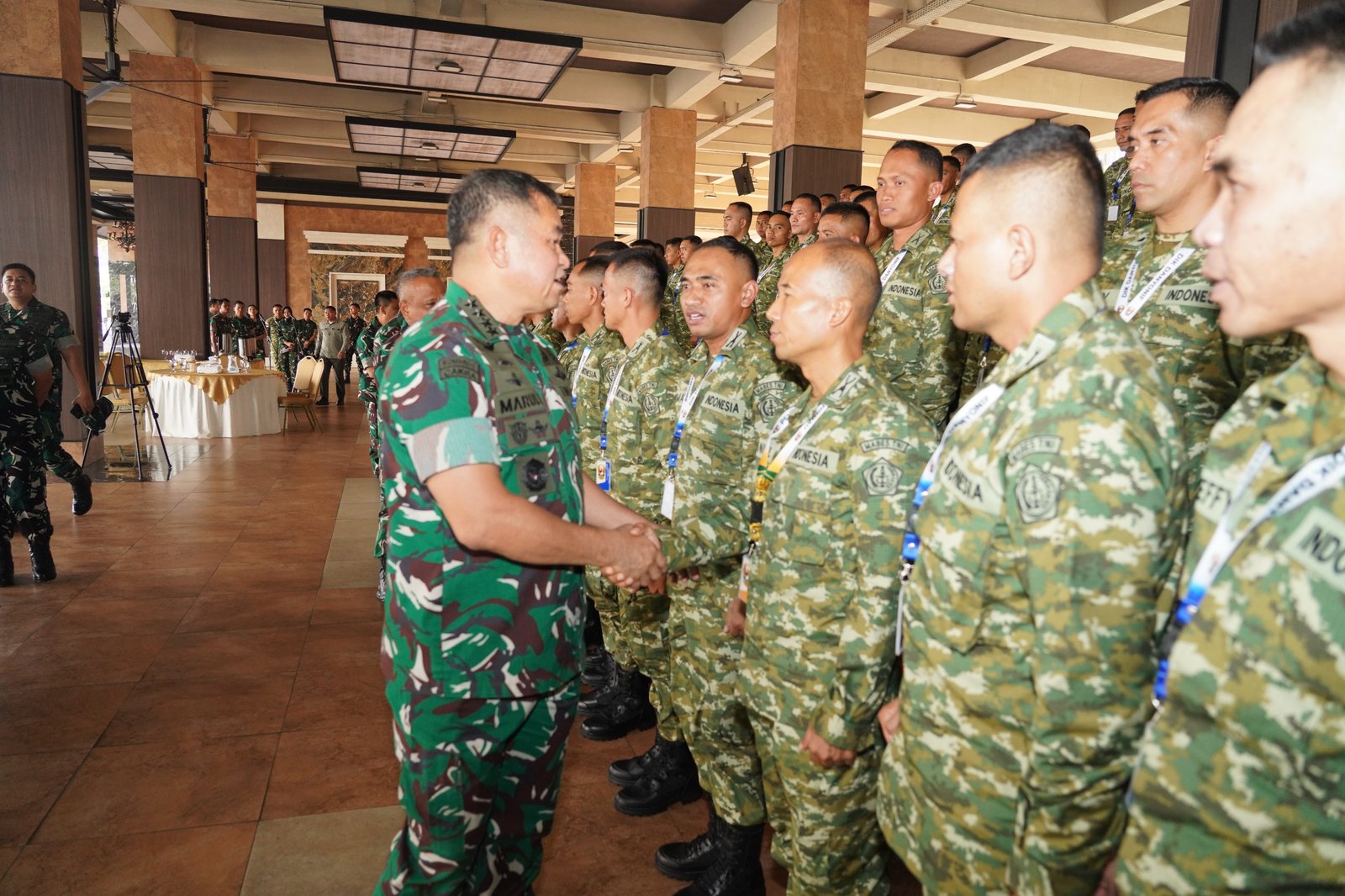 Kasad Jenderal TNI Maruli Simanjuntak memberikan pengarahan kepada 100 perwira calon Danyon dan Danki yang akan menempuh pendidikan di Pakistan. - thewasesanews.com