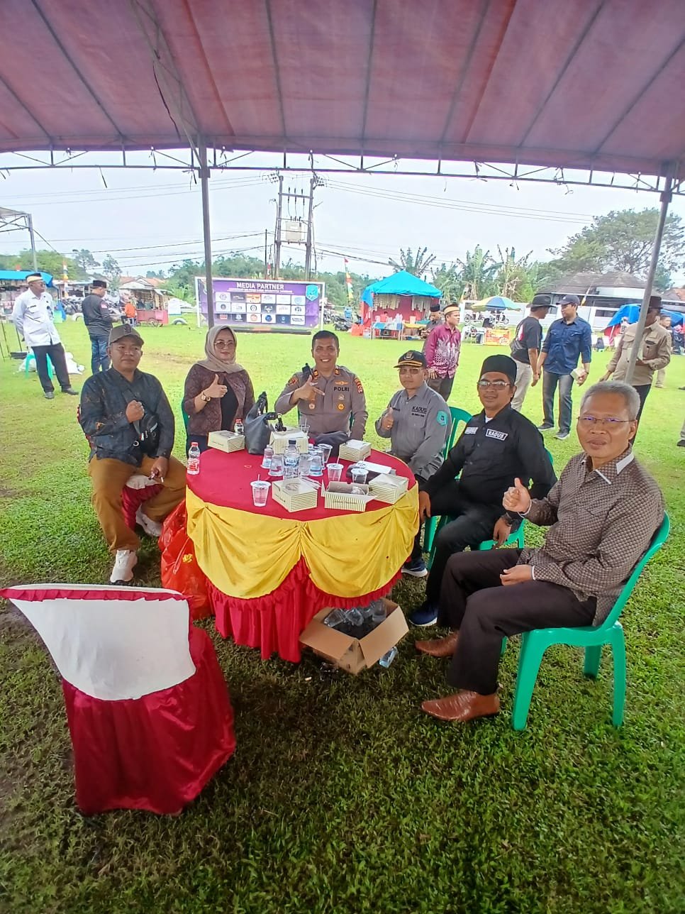 Kapolsek Panongan IPTU Irruandy Aritonang memimpin pengamanan HUT ke-2 Forum Kadus Kabupaten Tangerang di Desa Ciakar bersama personel gabungan. - thewasesanews.com