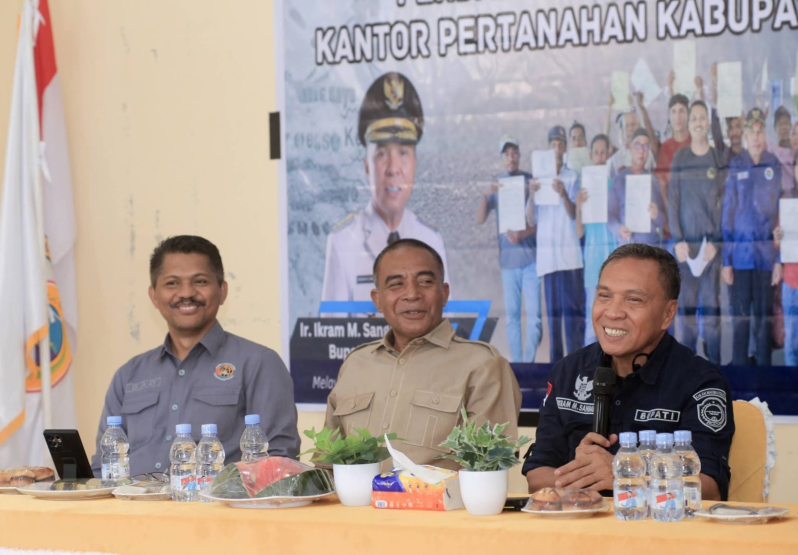 Pemkab Halmahera Tengah Serahkan 336 Sertipikat Tanah di Patani Timur dan Utara. - thewasesanews.com