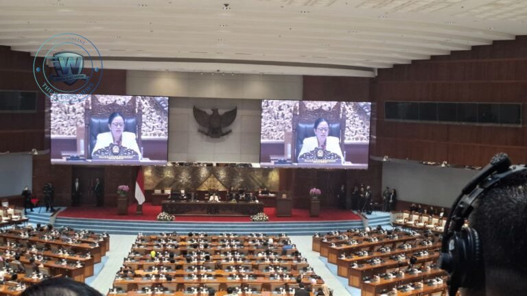 Suasana haru pengesahan UU PPRT di Rapat Paripurna DPR RI pada 21 April 2026. - thewasesanews.com