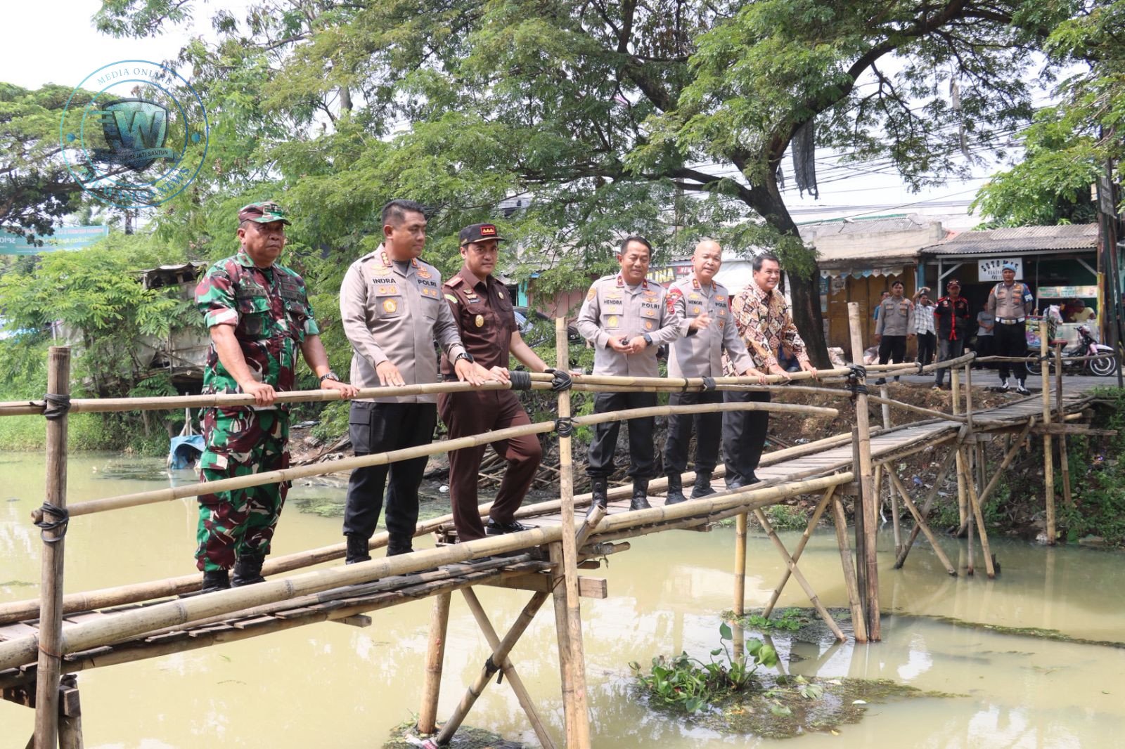 Kapolda Banten Irjen Pol Hengki melaksanakan groundbreaking Jembatan Merah Putih Presisi di Pasar Kemis Tangerang. - thewasesanews.com
