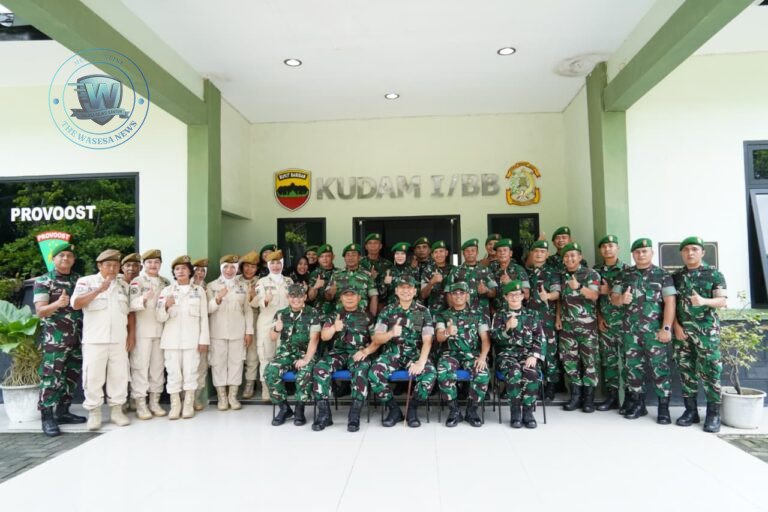 Pangdam I/Bukit Barisan Mayjen TNI Hendy Antariksa memberikan pengarahan saat kunjungan kerja di Kesdam I/BB Medan. - thewasesanews.com