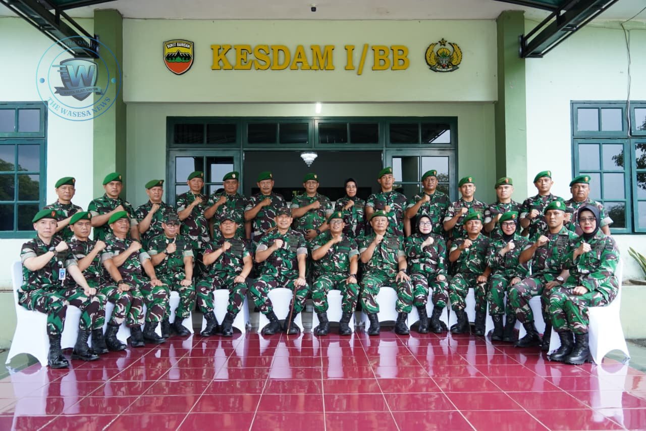 Pangdam I/Bukit Barisan Mayjen TNI Hendy Antariksa memberikan pengarahan saat kunjungan kerja di Kesdam I/BB Medan. - thewasesanews.com