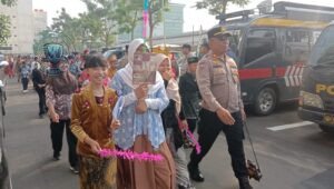 Kasat Binmas Polres Metro Tangerang Kota AKBP Rachmad Hariyanto saat menyambut kunjungan siswa SD Negeri Sukasari 5 di Mako Polres. - thewasesanews.com