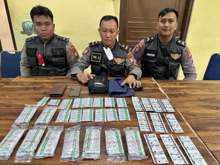 Barang bukti ribuan butir Tramadol dan Trihexyphenidyl yang disita Polres Metro Tangerang Kota dari dua pelaku di Jalan Windu Karya. - thewasesanews.com
