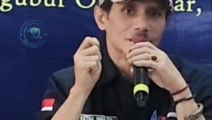 Ketua Umum FWJ Indonesia Mustofa Hadi Karya (Opan) memberikan keterangan pers terkait Hari Pers Sedunia 3 Mei. - thewasedanees.com