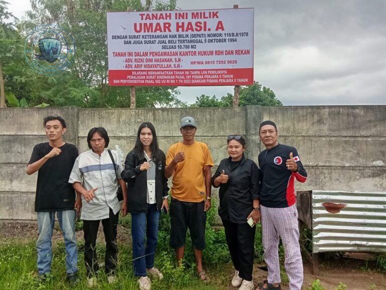 Kuasa Hukum Pasang Plang Penegasan Kepemilikan Tanah Umar Hasi di Betungan Bengkulu Berdasarkan Dokumen Sah. - thewasesanews.com