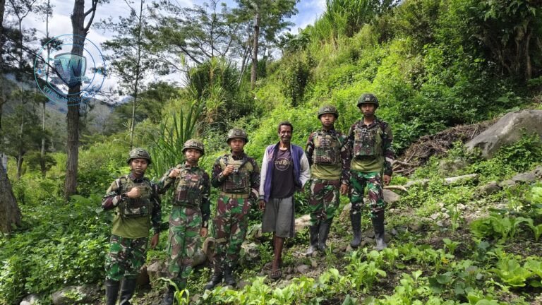 Satgas Yonif 521 DY Perkuat Ketahanan Pangan Masyarakat Distrik Kurima Papua Pegunungan Lewat Aksi Berkebun Bersama. - thewasesanews.com