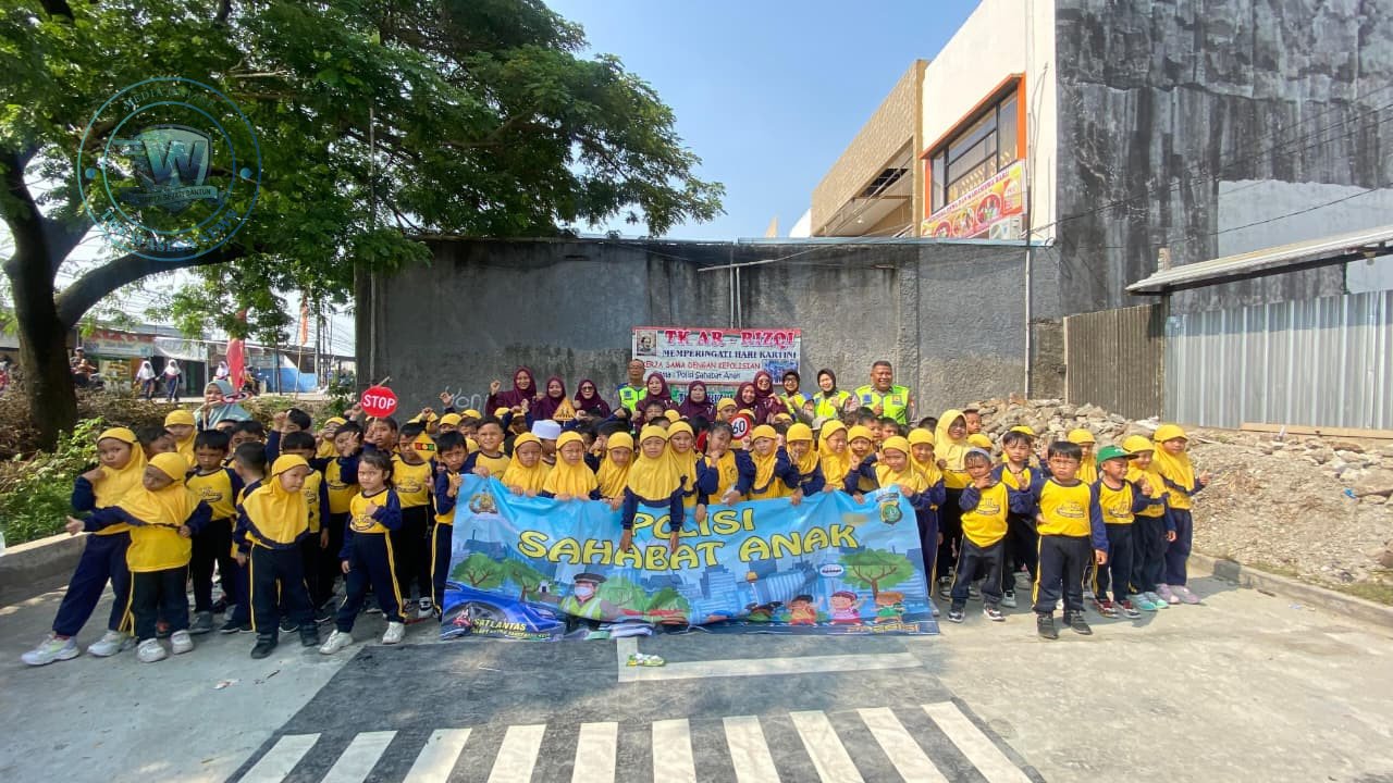 Satlantas Polres Metro Tangerang Kota Edukasi Keselamatan Lalu Lintas di TK Ar Rizqi Lewat Program Polsanak. - thewasesanews.com