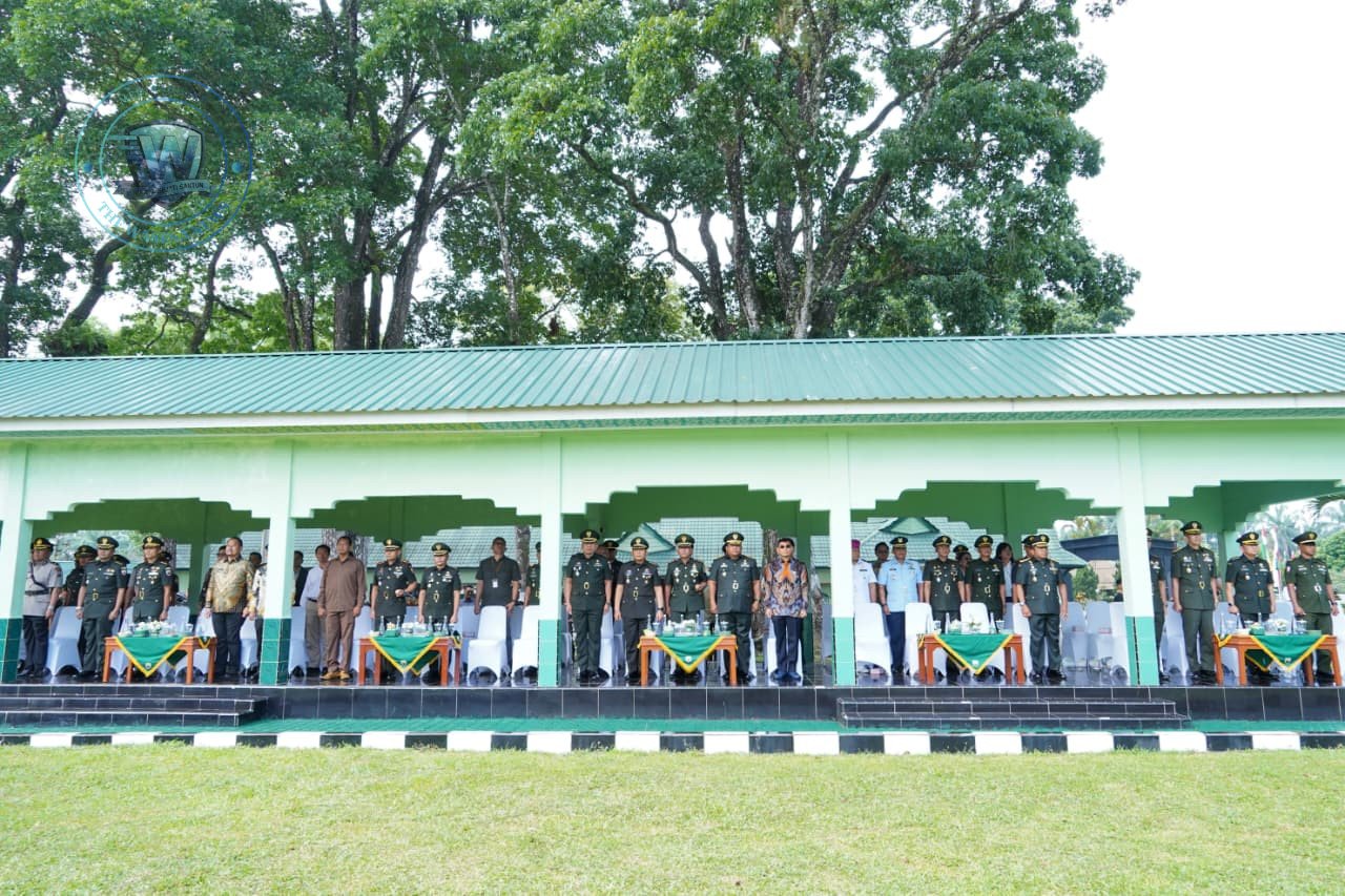 Pangdam I/BB Mayjen TNI Hendy Antariksa saat melantik dan mengambil sumpah 421 Bintara Remaja TNI AD di Rindam I/BB Pematangsiantar. - thewasesanews.com