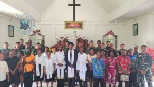 Satgas TMMD 128 Kodim 1801 Manokwari Ibadah Minggu Bersama Warga Kampung Tanah Rubuh Perkuat Sinergitas Spiritual. - thewasesanews.com