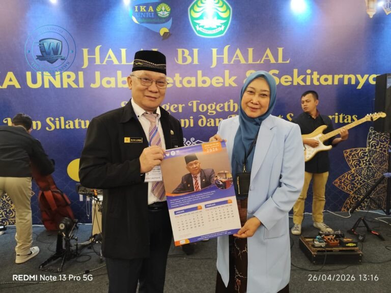 Rektor UNRI Prof Sri Indarti Perkuat Sinergi Alumni di Halal Bi Halal IKA UNRI Tangerang dan Terima Kalender PPWI Go To UN 2026. - thewasesanews.com