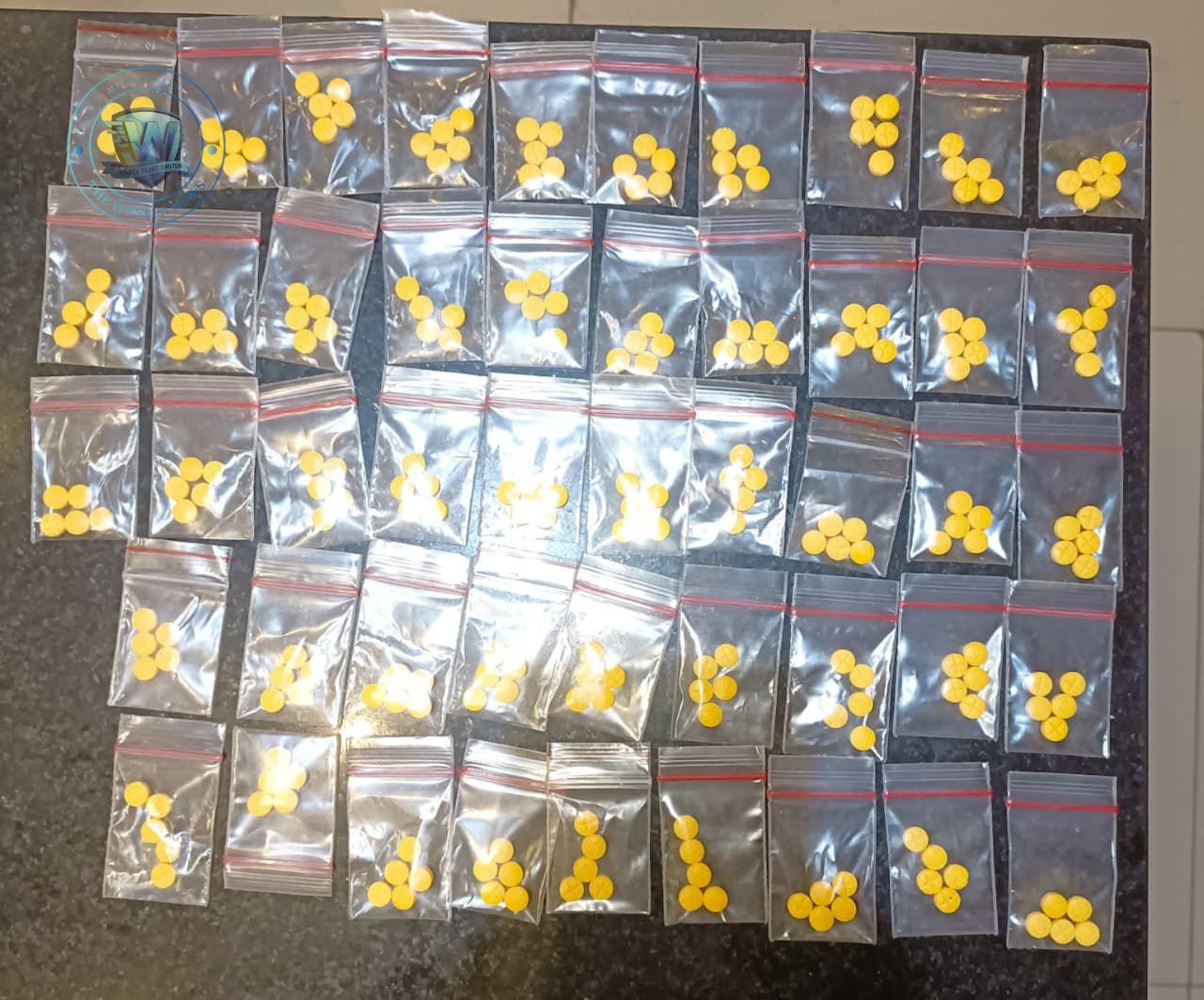 Obat keras saat diamankan petugas Polsek Teluknaga beserta barang bukti Tramadol dan Hexymer. - thewasesanews.com