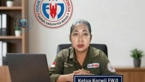 Ketua Korwil FWJI Bekasi Kabupaten Siti Mariam saat memberikan keterangan pers terkait desakan perombakan pejabat di Kabupaten Bekasi. - thewasesanews.com