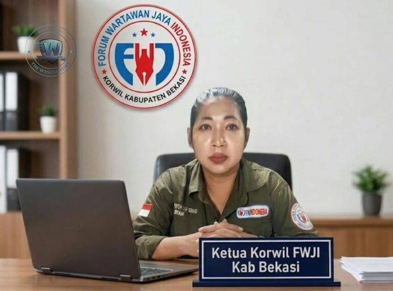 Ketua Korwil FWJI Bekasi Kabupaten Siti Mariam saat memberikan keterangan pers terkait desakan perombakan pejabat di Kabupaten Bekasi. - thewasesanews.com