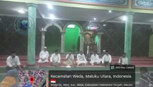 Suasana haru pelepasan jamaah haji Desa Were Halmahera Tengah diiringi suara azan dan isak tangis keluarga. - thewasesanews.com