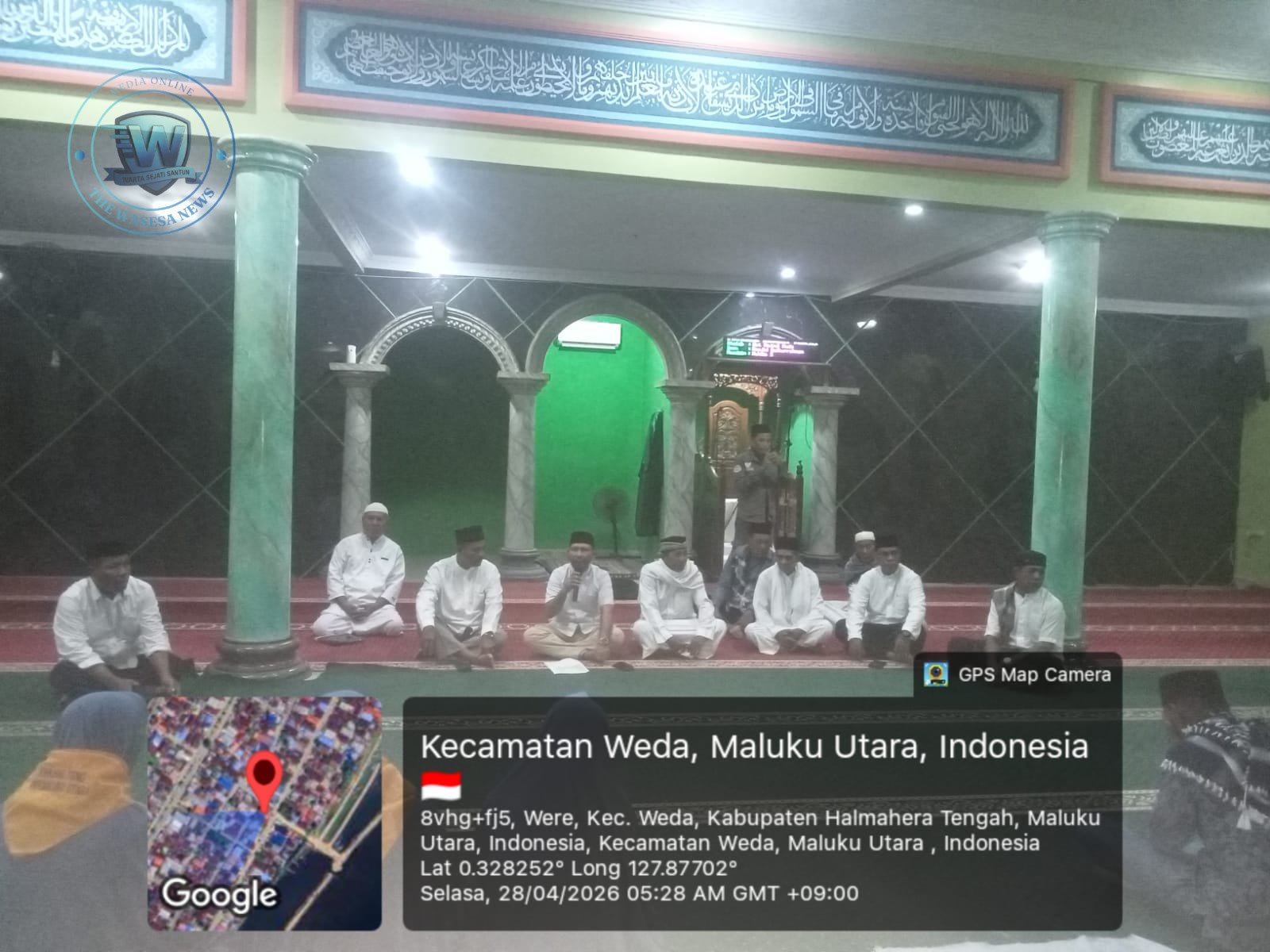 Suasana haru pelepasan jamaah haji Desa Were Halmahera Tengah diiringi suara azan dan isak tangis keluarga. - thewasesanews.com