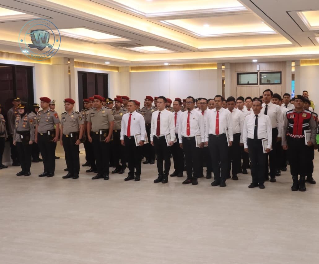 Kapolri Berikan PIN Emas hingga Perunggu bagi 36 Personel Polres Tangsel Atas Keberhasilan Ungkap Kasus di Rumah Mantan Pejabat Tinggi. - thewasesanews.com