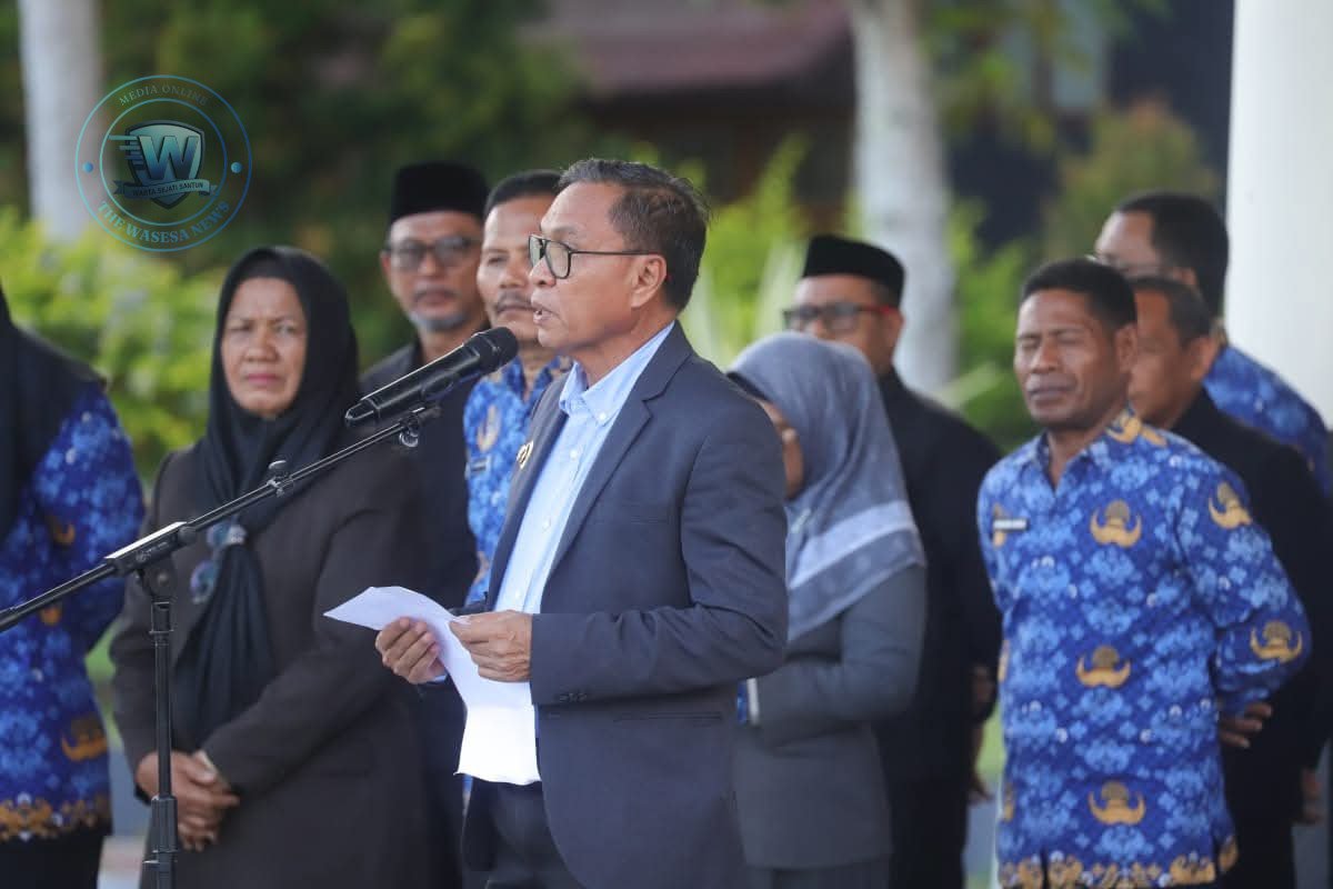 Bupati Ikram Malan Sangadji Pimpin Apel Sore Tekankan Disiplin dan Solidaritas Patani Barat. - thewasesanees.com