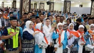 Gubernur Sherly Laos Lepas 767 Jemaah Haji Maluku Utara. - thewasesanews.com