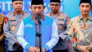 Kapolri Jenderal Pol Listyo Sigit Prabowo saat bersilaturahmi dengan buruh KSPSI di PT KMK Global Sport Tangerang. - thewasesanews.com