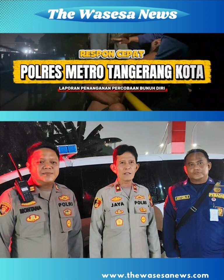 Detik-detik petugas Polres Metro Tangerang Kota melakukan negosiasi penyelamatan pria yang hendak melompat dari Jembatan Cisadane. - thewasesanews.com