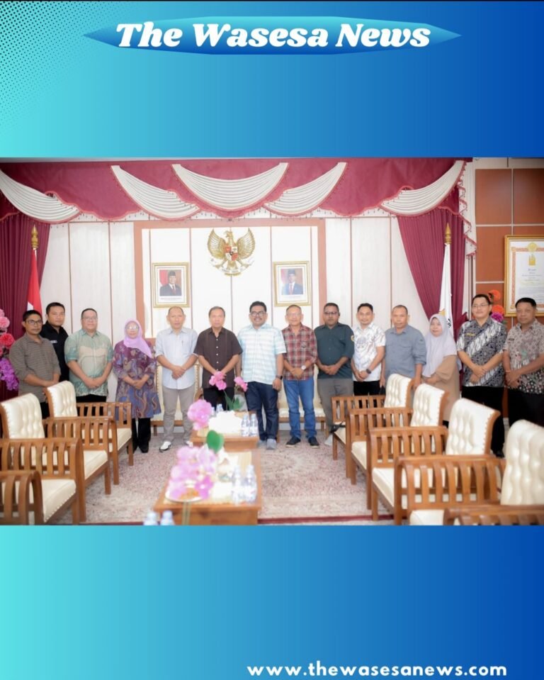 Bupati Halmahera Tengah Terima Kunjungan DPRD Halbar di Bukit Loiteglas. - thewasesanews.com