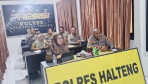 Kabag SDM Polres Halteng saat mengikuti Zoom Meeting antisipasi fenomena El Nino Godzilla bersama Wakapolri. - thewasesanews.com