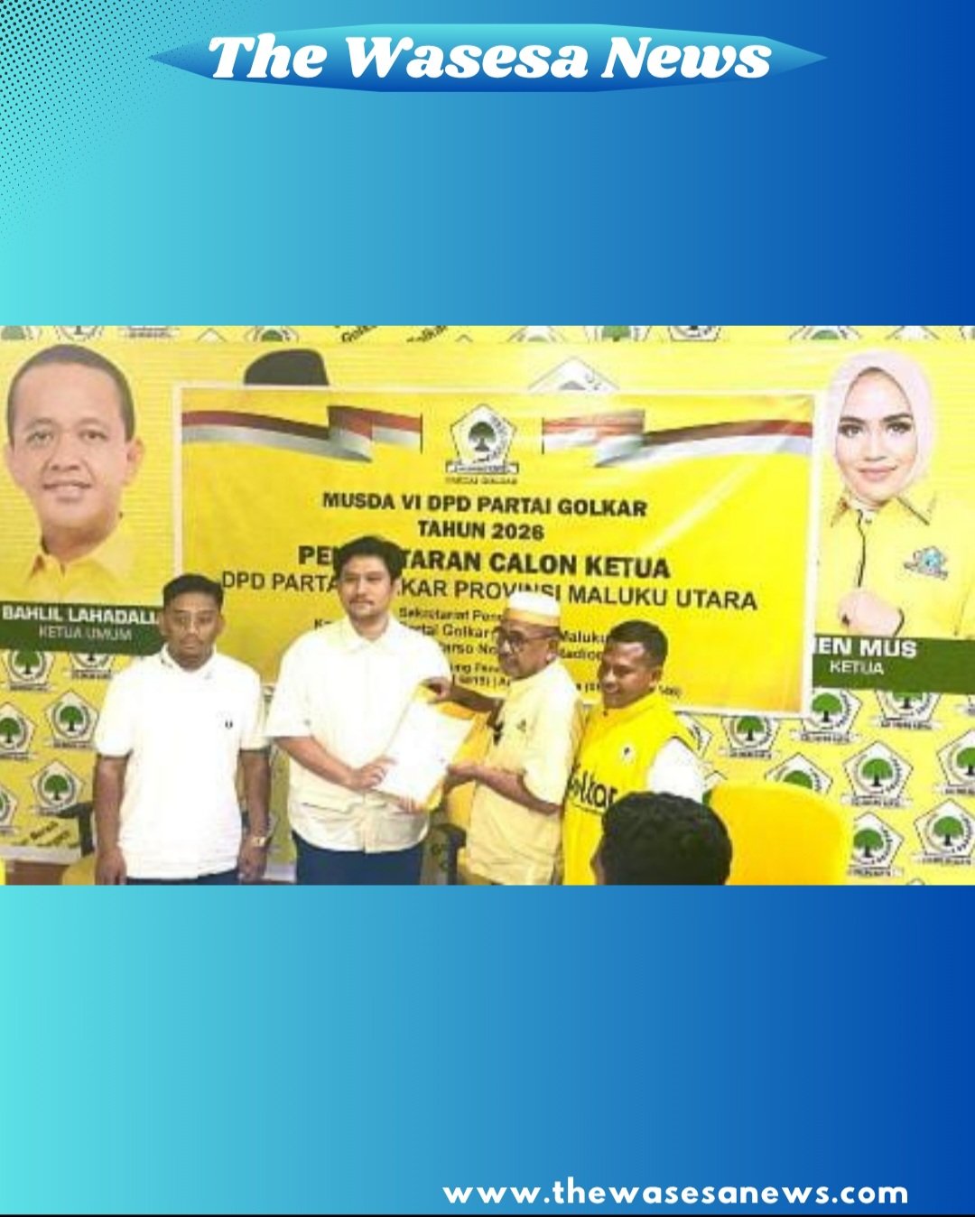 Penyerahan berkas oleh tim LO saat Alien Mus Kembalikan Berkas Golkar kepada Steering Komite Musda di Sekretariat DPD Golkar Malut pada 10 April 2026 sore. - thewasesanews.com