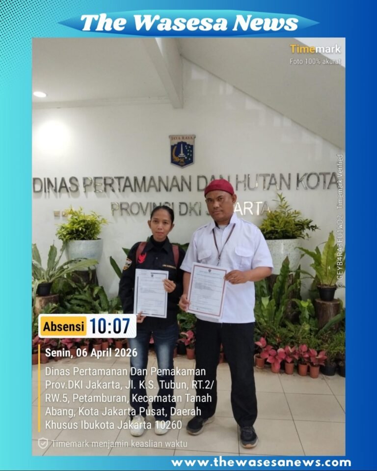 Tim Investigasi LBH Harimau Raya saat melakukan sidak lapangan dan menemukan kegagalan fungsi drainase pada proyek RTH TPU Budi Darma Semper Jakarta Utara. - thewasesanews.com