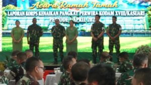 Kasdam XVIII/Kasuari Brigjen TNI Dian Hardiana memimpin acara laporan korps kenaikan pangkat perwira di Aula Makodam, Manokwari. - thewasesanews.com