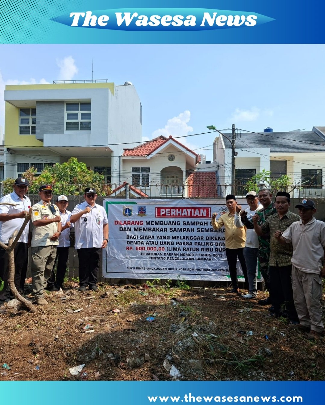 Lurah Pegadungan Anugerah S.S saat memberikan keterangan terkait pembersihan sampah liar oleh PPSU di Jalan Jambu Air Kalideres. - thewasesanews.com