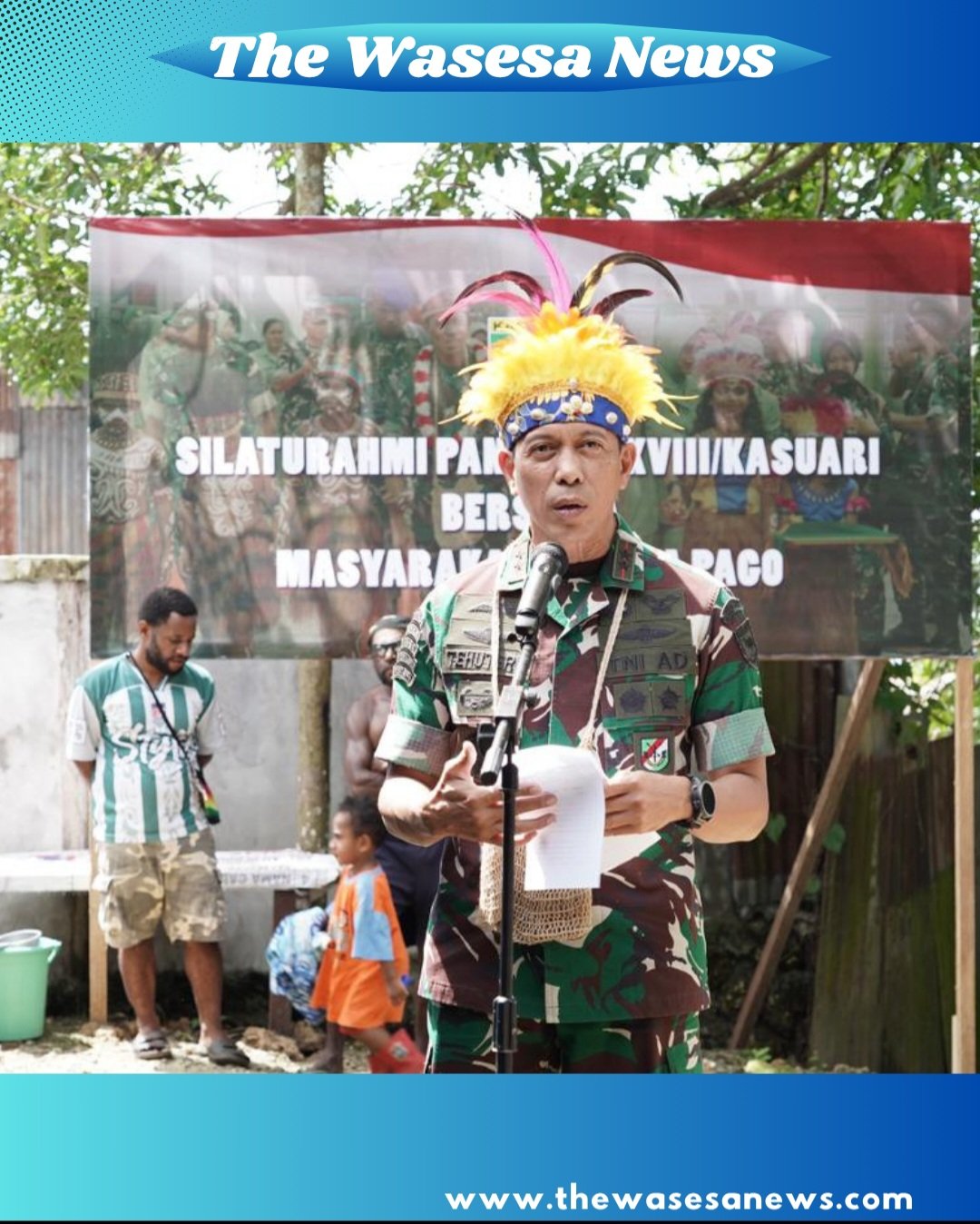 Pangdam XVIII Kasuari Mayjen TNI Christian Tehuteru saat disematkan mahkota Kasuari oleh Kepala Suku Lapago di Sowi Gunung Manokwari. - thewasesanews.com