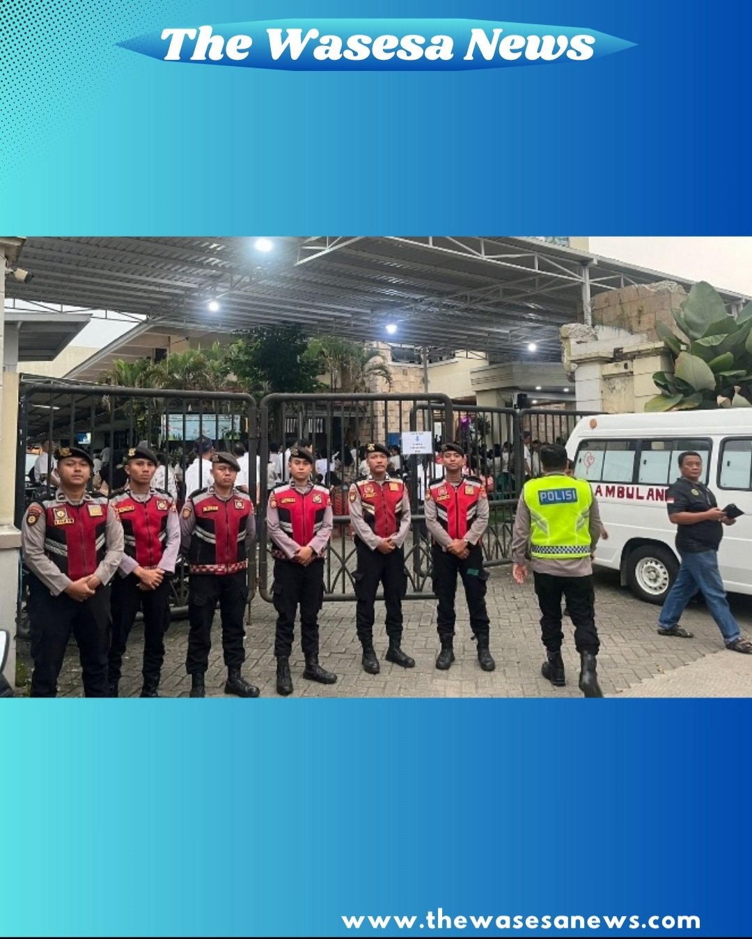 Kapolresta Tangerang Kombes Pol Baktiar Joko Mujiono saat melakukan pengecekan kesiapan personel pengamanan di Gereja Bersama Citra Raya. - thewasesanews.com