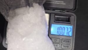 Anggota jajaran Polsek Ciledug saat mengamankan barang bukti sabu seberat 100 gram hasil pengungkapan transaksi narkotika modus mapping di Karang Tengah. - thewasesanews.com