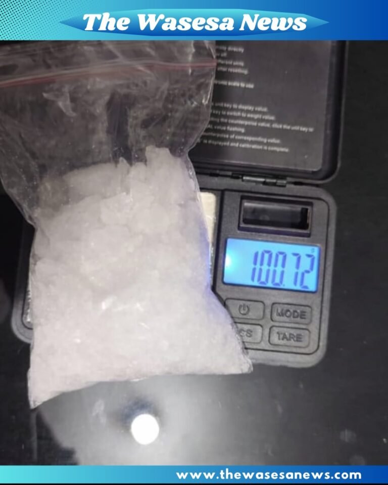 Anggota jajaran Polsek Ciledug saat mengamankan barang bukti sabu seberat 100 gram hasil pengungkapan transaksi narkotika modus mapping di Karang Tengah. - thewasesanews.com