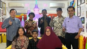Prof. Dr. Seto Mulyadi saat menerima kunjungan tim investigasi DPP GAKORPAN dan LBH terkait kasus kekerasan anak di Pondok Pesantren Ar-Rofi Jagakarsa. - Thewasesanews.com