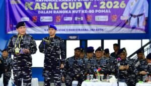 Wakasal Laksdya TNI Edwin saat membuka Kejuaraan Nasional Karate Kasal Cup V Tahun 2026 di GOR Ciracas Jakarta Timur. - thewasesanews.com