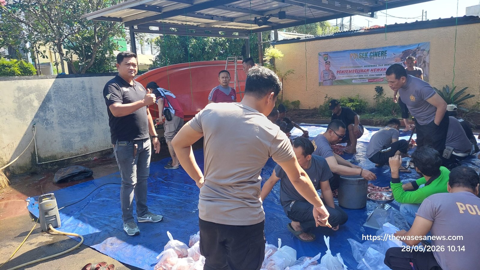 Polsek Cinere dan MWC NU Sembelih Hewan Kurban Idul Adha 1447 H. - thewasesanews.com