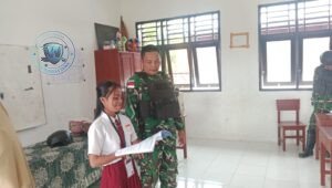 Satgas Yonif 410/ALG Mengajar di SD Negeri 1 Aroba Papua Barat. - thewasessnews.com
