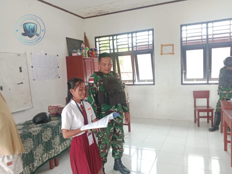 Satgas Yonif 410/ALG Mengajar di SD Negeri 1 Aroba Papua Barat. - thewasessnews.com