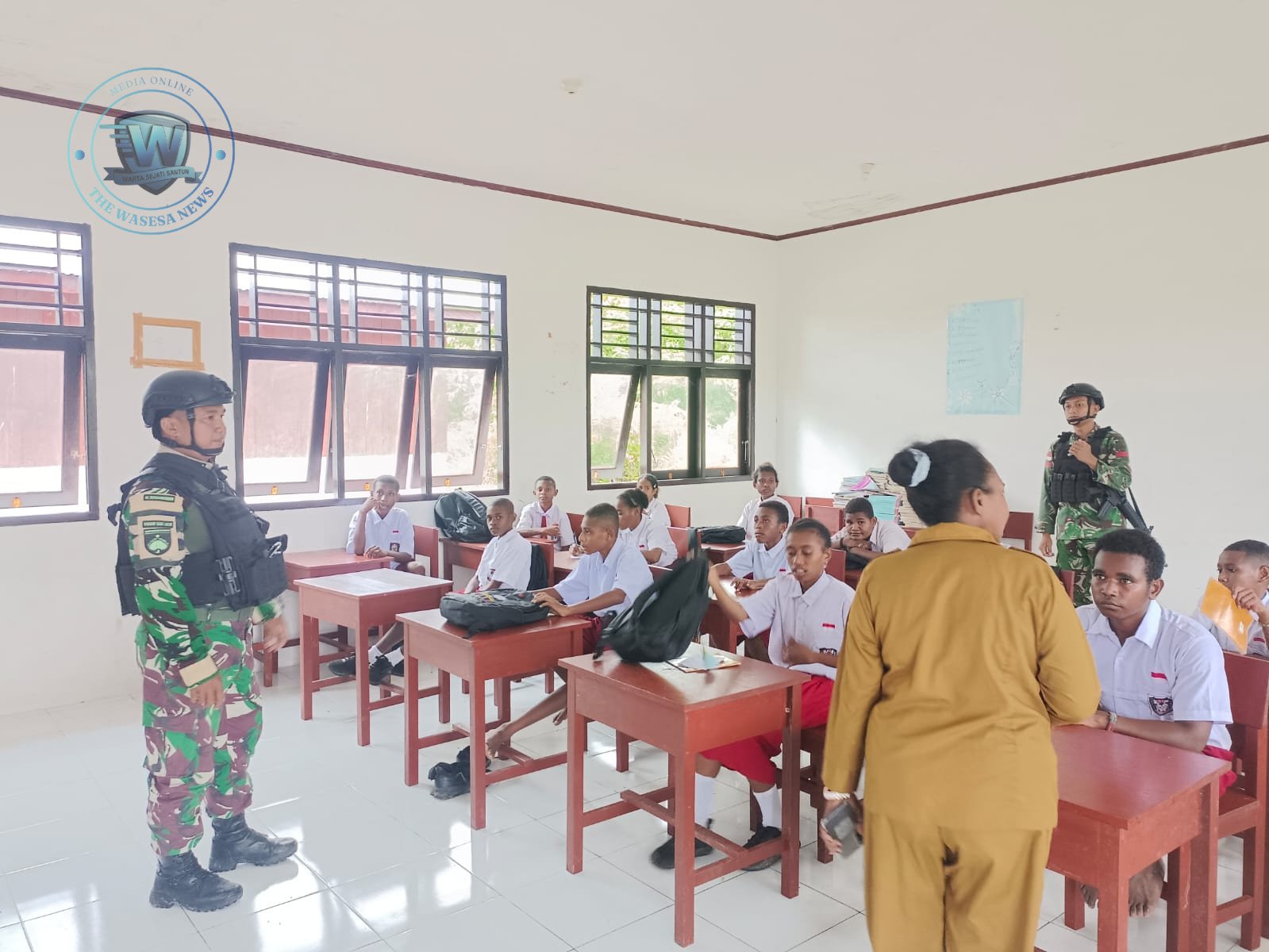 Satgas Yonif 410 ALG Mengajar di SD Negeri 1 Aroba Papua Barat. - thewasesaness.com