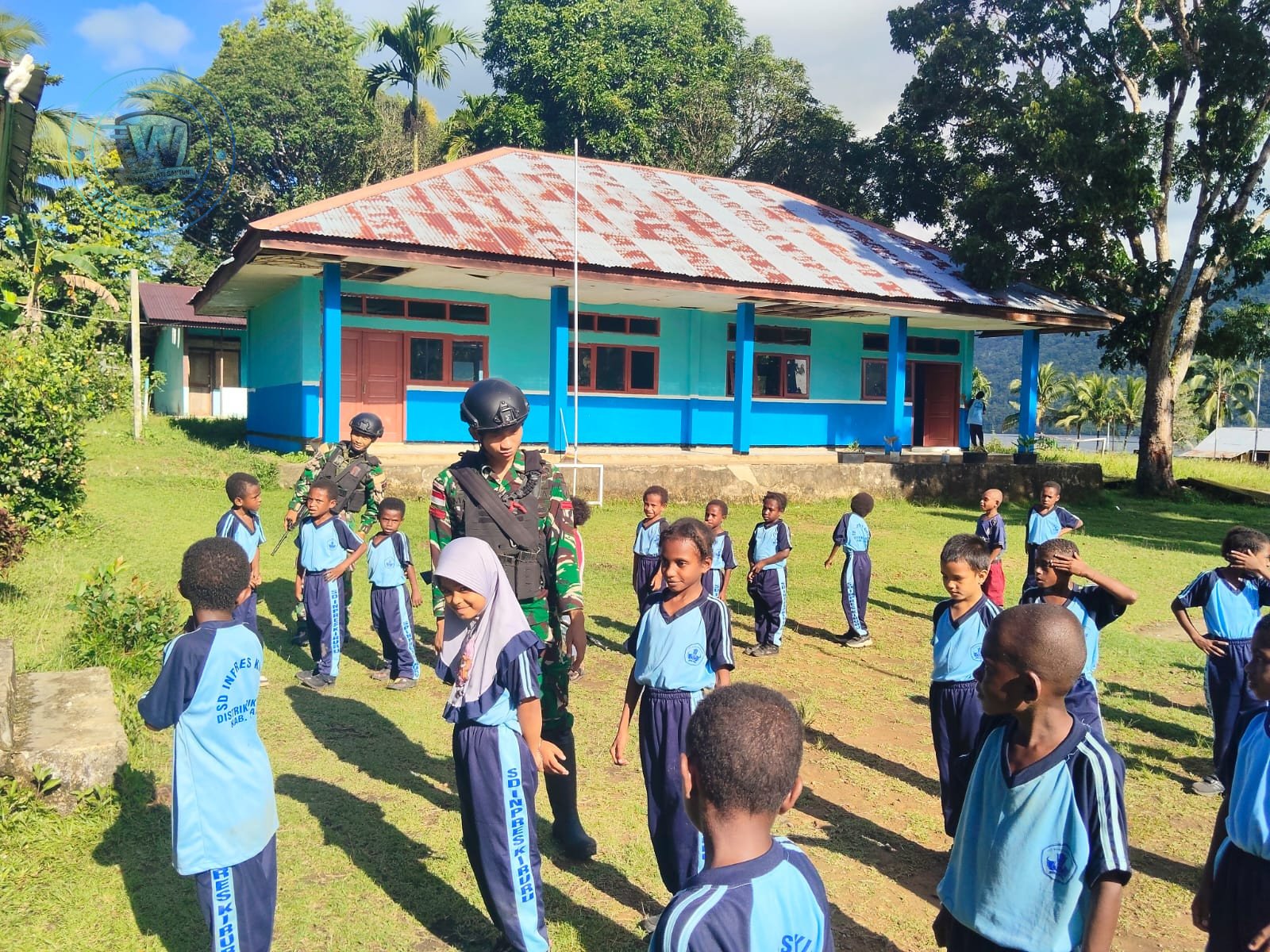 Satgas Yonif 410 Alugoro Gelar Senam Gembira di SD Inpres Kiruru Papua. - thewasesanews.com
